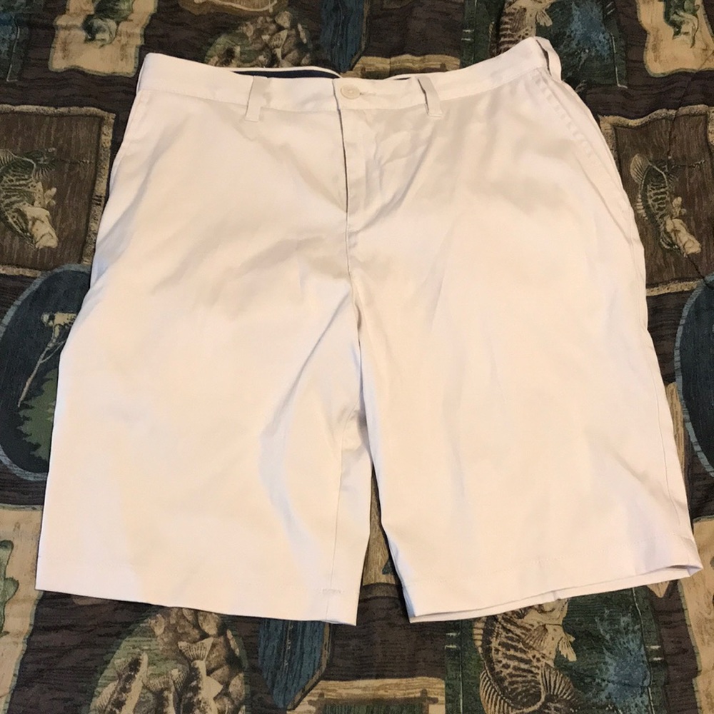 Men’s BCG golf shorts.